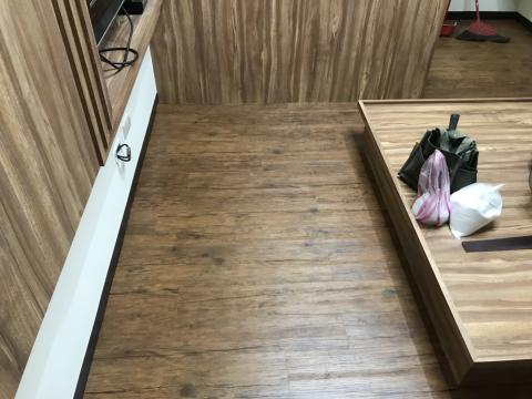 小陳塑膠地板 - 套房地面