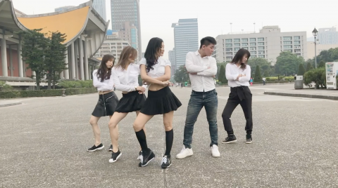 Ula Robot Studio - 舞蹈紀錄
https://www.youtube.com/watch?v=1gyEqSF5XWY