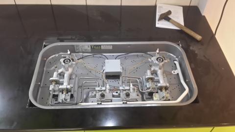 水電工程 - 廚具
堪入式瓦斯爐安裝