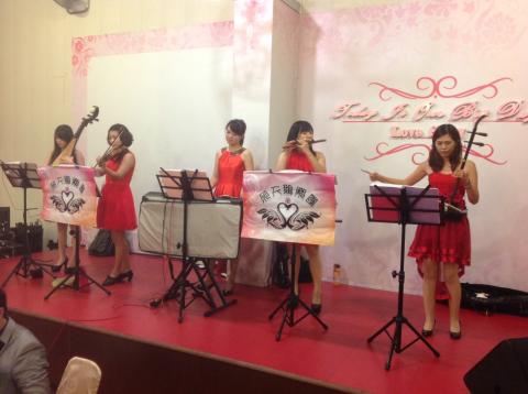 謝依群 - 婚禮演出