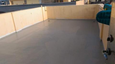 明新專業油漆團隊各種施工承包工程  - 透天屋頂漏水處理施工後，防水漆隔熱耐熱效果完成品