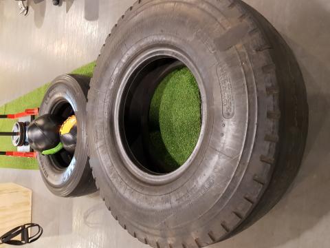 Mo-Mo私人教練工作室 - 上百公斤的輪胎 挑戰著您的瞬間爆發力  翻動它吧