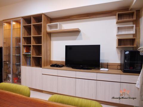 美巢式空間規劃設計有限公司 - 客廳電視櫃，主要以展示＋收納＋簡約的線條，在空間上可以互相搭配著溫暖的氣息。