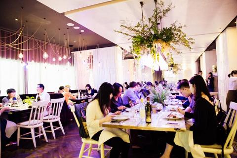 郭柏廷 - 活動企劃：洽請牛津大學知名心理學教授來台進行跨感官餐酒會系列活動