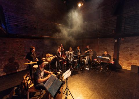 燈光設計/廖嘉皇 - 古巴爵士音樂會/燈光設計

Photo by Joe Russo