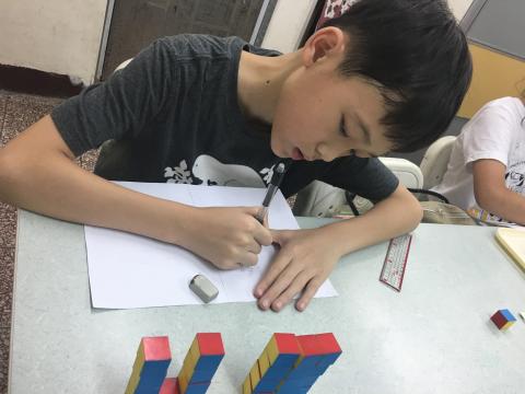 陳香銘 - 五年級
複合式圖形算體積
