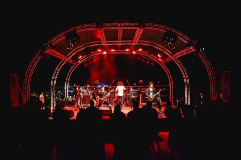 獅子與兔 Lion & Rabbit - 樂團演出