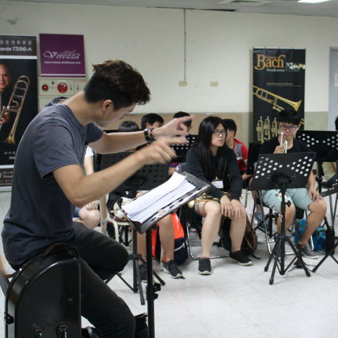 鋼琴教學/長號教學/音樂教授/各式樂團活動演出接洽  - 管樂合奏指揮指導。