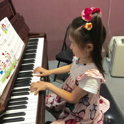 莉莉音樂藝術 - 活潑的教學內容能讓小小朋友學得更開心