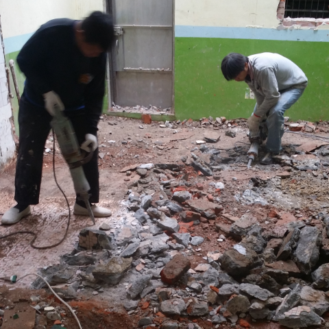 東發統包工程有限公司 - 頂樓地面防水施工
