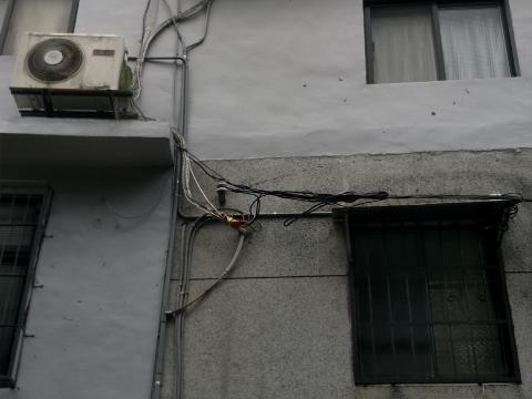 安心水電宅修 - 外牆4分pvc配管，新增網路線。(施工後)