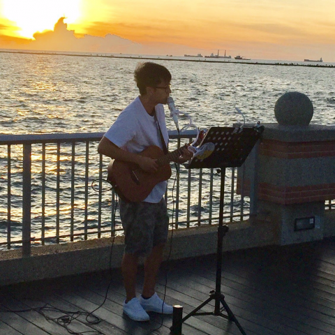 徐國瑋 - 大一，台中、高雄街頭藝人證皆考取成功