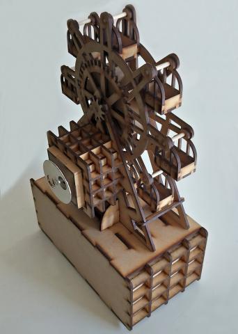 金昌廷 - 雷射切割的組合音樂盒-旋轉摩天輪(背面)
材質:松木密集板(厚3mm)