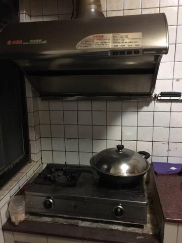 洺廈清潔工作室 - 瓦斯爐抽油煙機清潔前