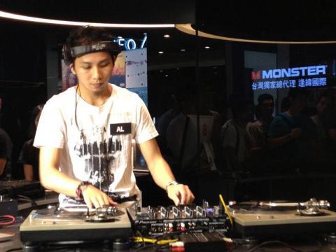 AL - 編曲師&DJ - Monster台灣 嘻哈組冠軍比賽實照