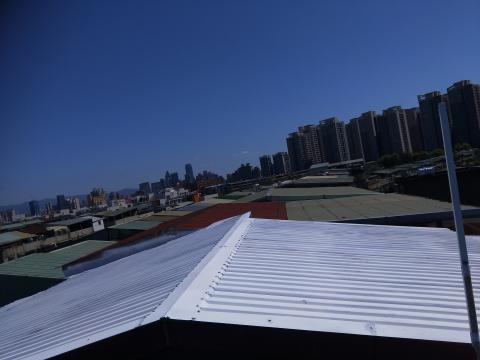 曹龍翔 - 鐵皮屋頂施作隔熱 就冷斷熱膜
