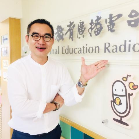 城事行腳 - 擁有電台專訪上千節目經歷
口若懸河增添婚禮歡樂氛圍