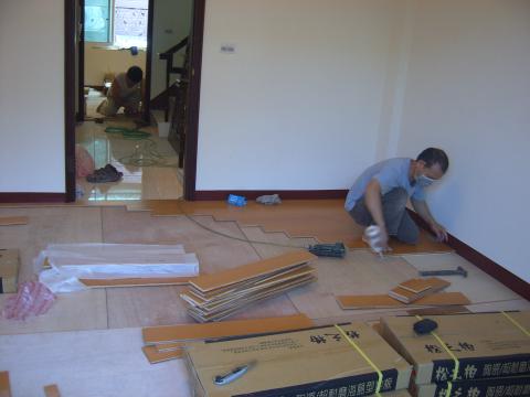 宅修網有限公司 - 實木地板