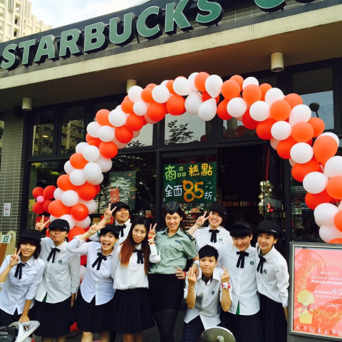 彭意雯 - 這氣球拱門也是我自己做的喔！