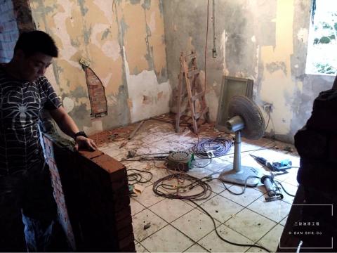 三設企業 - • 施工地點:瑞濱公路
• 服務項目:全室粉刷噴漆
• 坪數: 坪
--------------------------------------------------
⚠️歡迎需要粉刷裝潢的老闆們請致電或私訊詢問哦～
?服務範圍：北北基、桃園、新竹以北
?免費線上諮詢?免費到府估價
➖提供線上報價服務➖
✅免費諮詢專線：0987350753