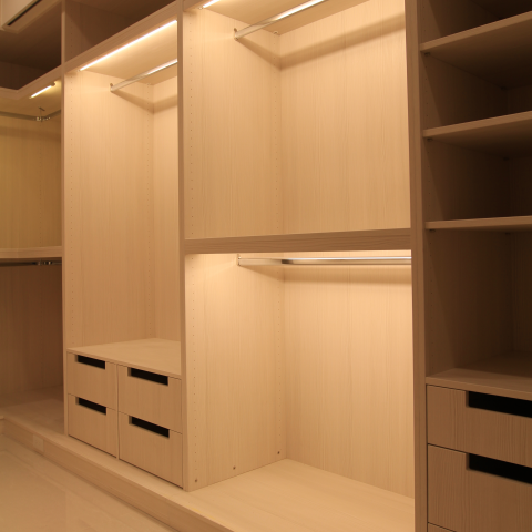 宏宇設計(專業設計公司及綜合建材銷售) - 開放式衣櫃實景!!
