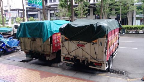 欣鍀搬家 - 堆疊方式與車頭平高.給您安心的服務!!!
歡迎來電:0800-005968