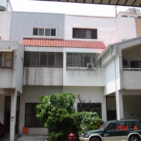 盤石有限公司 - 外牆防水隔熱
右邊我司施工
左邊未施工
對比圖