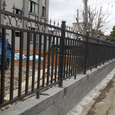 安心居家服務 - 龍潭區白鐵烤漆欄杆安裝