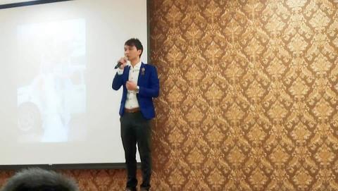 劉明睿 - 除了英語之外，還身兼婚禮主持，各類活動團康的帶領