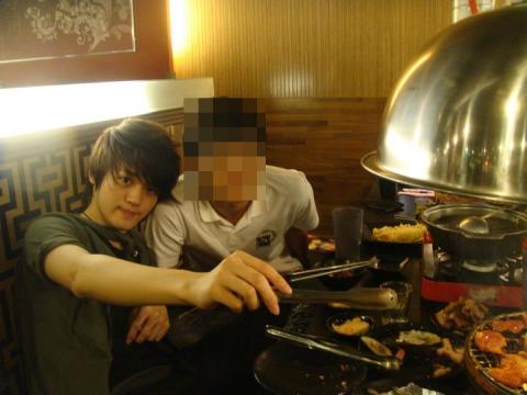 廖建威 - 和一群高中同學去吃燒烤