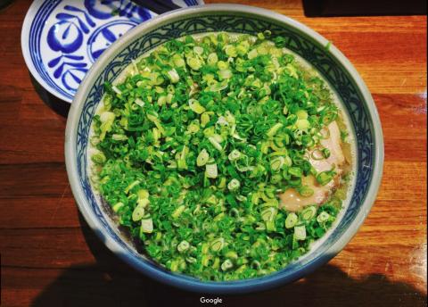 風格插畫 - 原本只有一半的蔥花，現在整碗都是了