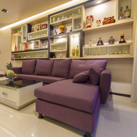 新傑創室內設計裝修有限公司 - 選擇(新傑創室內設計)的眾多客戶之中， 多半準退休族群大約佔2~3成左右。 屋主家有著虔誠的宗教信仰， 也為了符合屋主沉潛禪佛的意念， 與屋主家討論裝潢設計時， 主人家就希望能以木質設計出端莊的設計感， 並能自然融入其修養氛圍， 加上主人家有許多收藏品， 希望能有空間擺設， 極致發揮了空間機能。 在設計上就幫客戶規劃了一個佛堂 並使用木質地板來分隔地板之區域， 讓主人家有一個清淨之地。