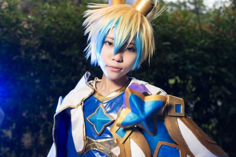 丁力 - 特別選用角色代表色"藍色"
來拍出星光少女的感覺