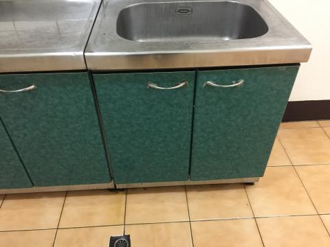 阿國清潔企業社 昊駿工程行 - 廚房是最多油垢的地方，也是最難清理，《阿國清潔企業》不但把30幾年的老舊廚房積了不少油垢，通通去除，就像新的房子一樣。