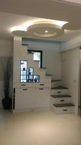 墨室內裝修(系統櫃).墨荷空間設計有限公司 - 利用系統櫃做階梯.收納滿滿滿(每一階都有收納功能