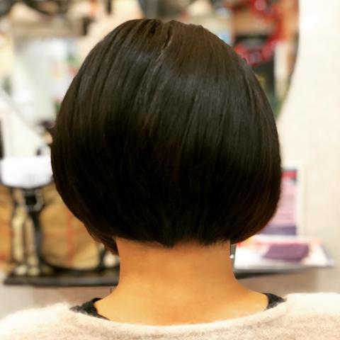 劉暢  專業美髮設計師 - 工具：削刀
髮型：層次鮑伯
利用最自然的剪綵配合頭型展現自我