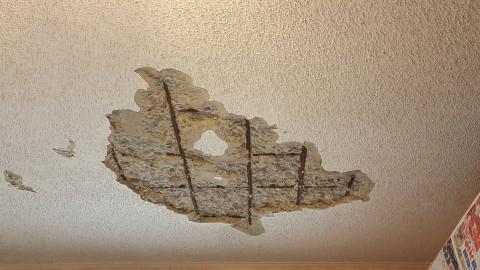 林旭崙集佳水電裝修 - 板橋住家因為長期受到鋼筋外漏的與經常有碎石掉落的困難