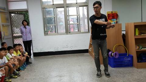 Krauser Young 扯鈴教練楊教練 - 扯鈴推廣教學