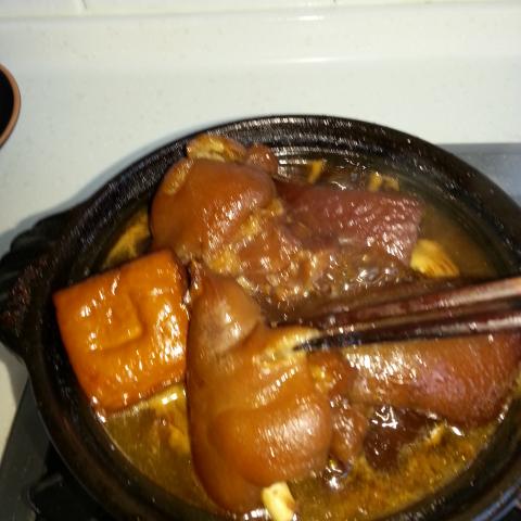 可維工作室 - 美味滷豬腳