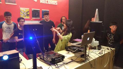 崛起音樂工作室 - 教授編曲課於梁山樂客 Land music