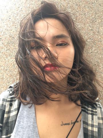 Mika - 真的是底片殺手來著！   正翻了～ ???

歐美感的 挑染線條  /  霧感杏仁色 
 
強烈的線條感呈現 ，是性感、具個人風格女孩的最愛❤️❤️❤️
層次分明的挑染線條 ，隨著風的搖擺。 更為性感迷人！
叫人怎麼不愛呢？！
MIKA Llne ID➡mikasetting 
Multi salon 地址➡台中市一中街138-31號

預約電話➡04-22254353