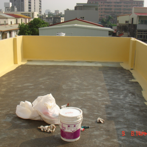 聯洺工程有限公司 - 女兒牆防水施作中