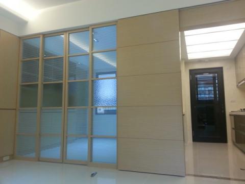 裝潢寶哥統包工程 - 書房-利用玻璃門採光隔音