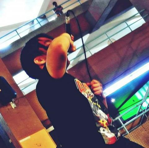 資閔 - 於東吳熱音社成發表演