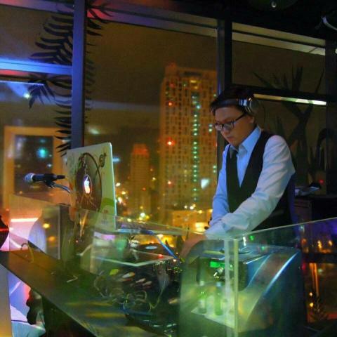 Plus - Stream 駐場