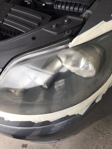 大燈快潔 - 施作前
車種:福斯 GOLF PIUS 
右車燈 
狀況:霧化