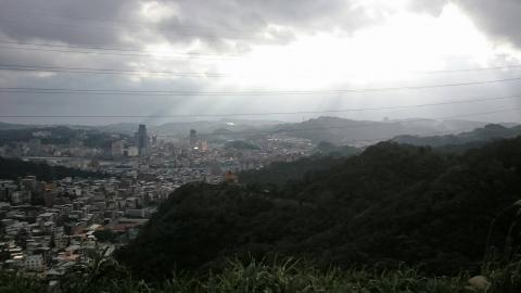 大山防水抓漏工程 - 基隆乃多雨地區，在地深耕20餘年，價格公道，信用可靠。精通各種工法，為您量身訂作，讓您花最少的銭，得到最好的施工品质，免费现場估價，不漏付款。