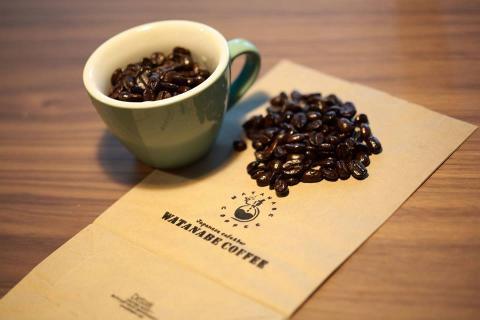 ココチラボ&ndash;ココチライフスタイル総合研究所/空間創造事務所ココチ - WATANABE COFFEE
新加坡／ 店鋪設計・品牌規劃

位於新加坡的人聲鼎沸的烏節路（Orchard Road）上的伊勢丹斯科特店。 早上是咖啡廳，晚上是酒吧，提供奢侈的休憩空間 是經常作為電影以及電視劇的外景使用的高人氣咖啡廳。