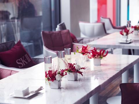 Urban Botany 莪本設計有限公司 - SKII 媒體活動視覺陳列規劃