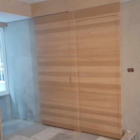 富順室內裝潢工程行 - 左邊木作貼皮拉門(關)，右邊木作貼皮暗門(關)